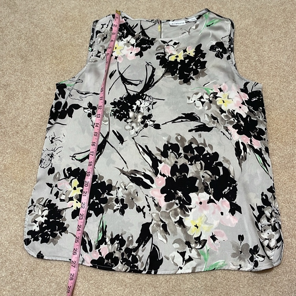 Light & Gorgeous dressy Tank! - Picture 8 of 9
